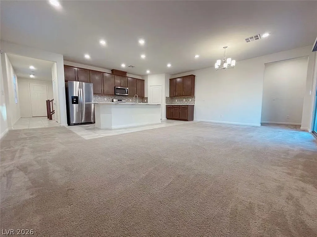 5 bed, 4.5 bath, 2616 sqft, $2,700 — Photo 3