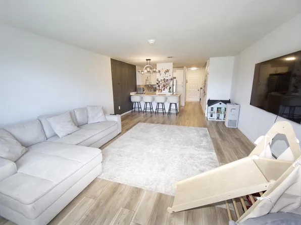 4050 West Rivers Edge CIRCLE #22, Brown Deer, WI 53209