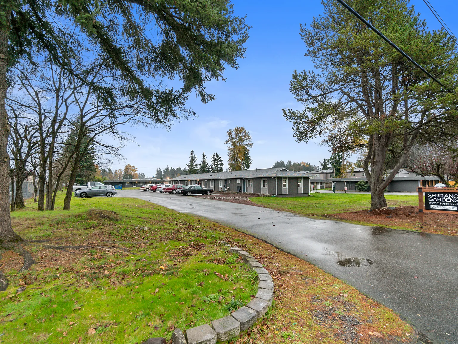 Serrano Gardens Apartments — Photo 4