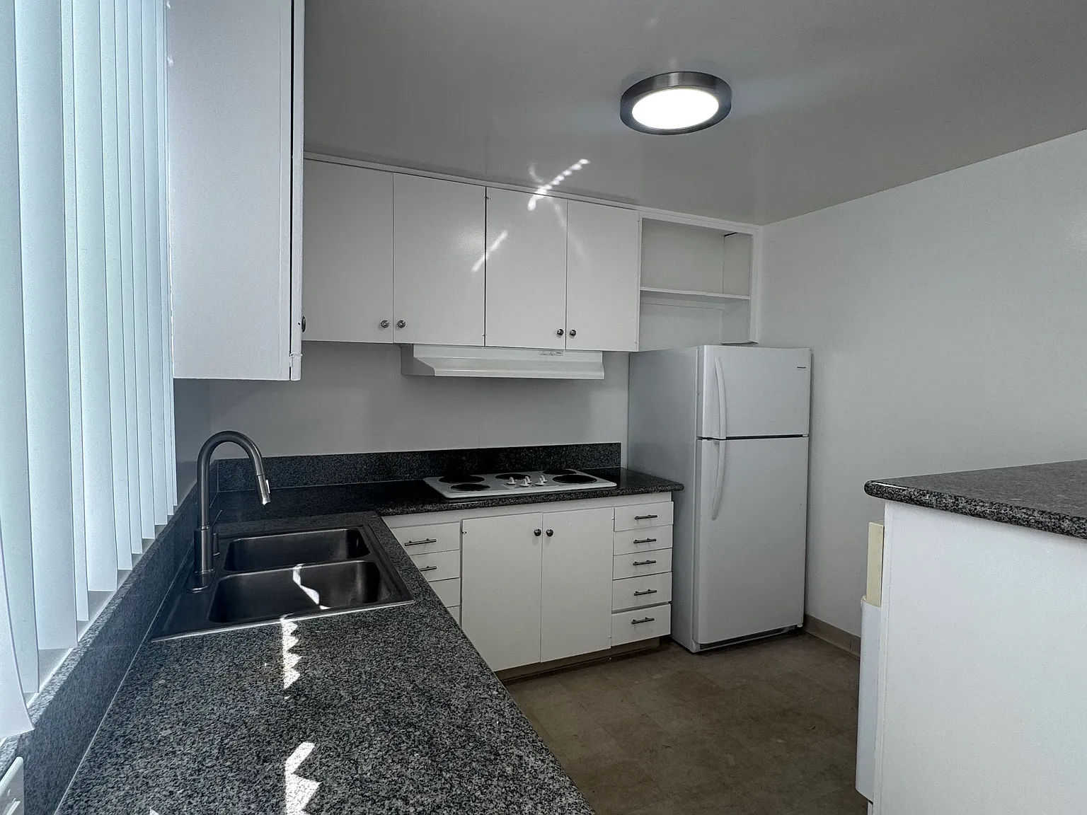 1307 Barry Ave — Photo 1