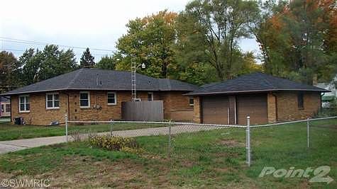 4th image of 1589 Broadway Ave