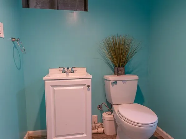 206 E Moorestown Rd, Wind Gap, PA 18091