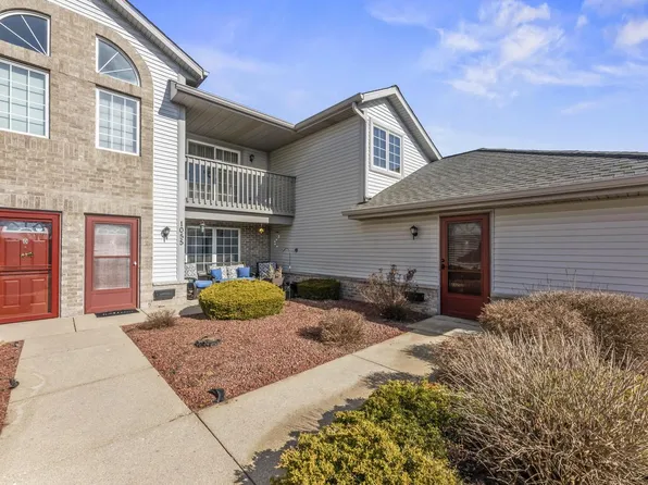 1055 Quinlan DRIVE #C, Pewaukee, WI 53072