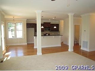 4th image of 1009 Trinity Dr