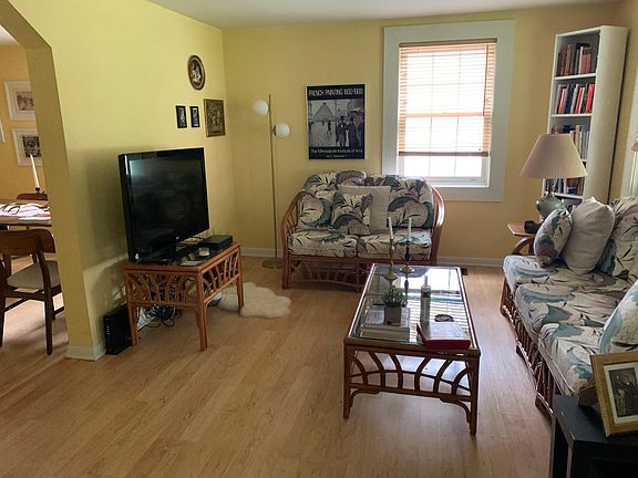 4th image of 604 W Liberty St #2