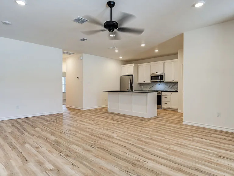 5835 Virginia Ave — Photo 3