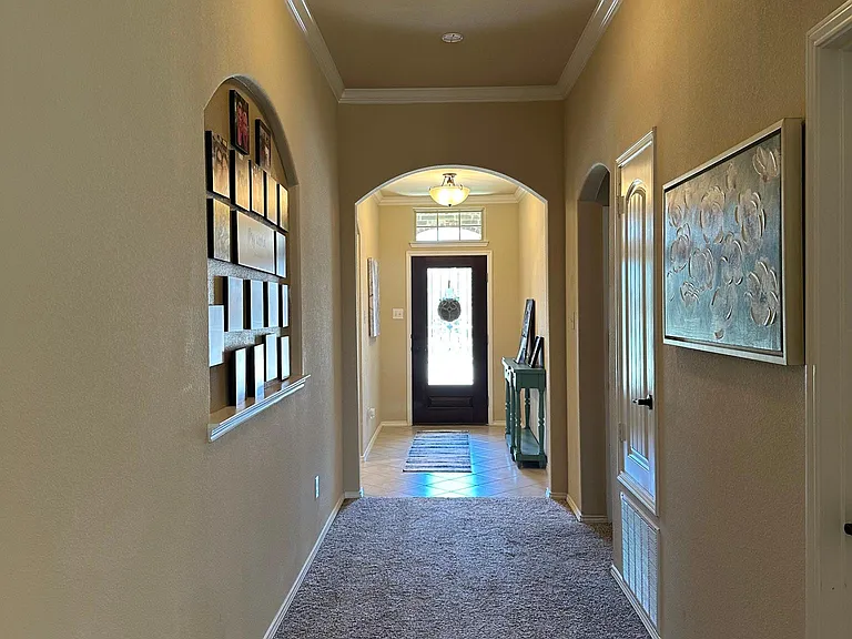 264 Oxford Dr — Photo 2