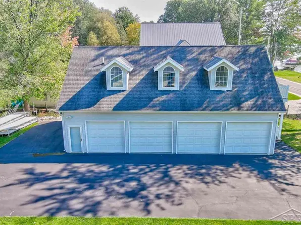410 N Shore Dr, Crystal, MI 48818