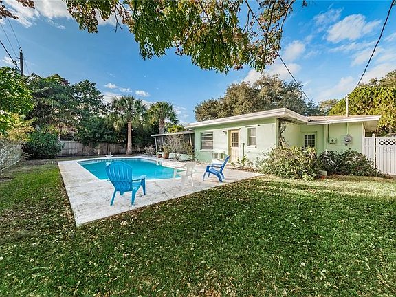 4th image of 2231 Saint Charles Dr