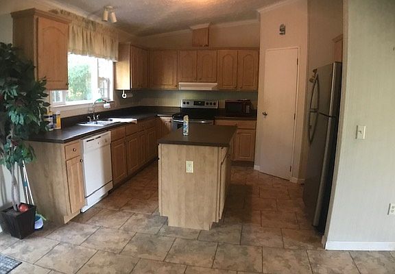 3rd image of 14137 120th St