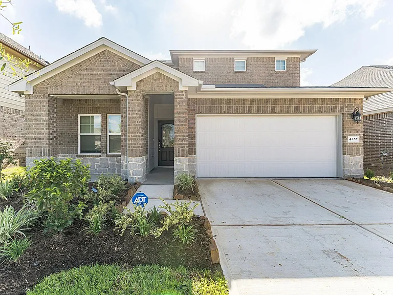 4322 Pale Fox Ln — Photo 3