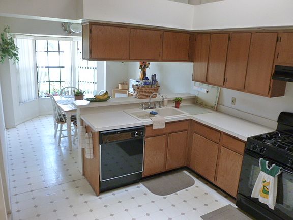 4th image of 5557 Sassparilla Ln