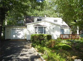 392 Decatur Ave, Shirley, NY 11967