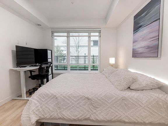 5th image of 11913 Burnett St #105