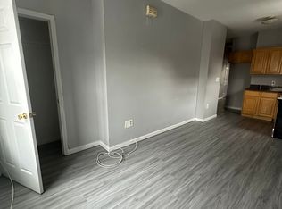 151 7th St #2, Elizabeth, NJ 07201