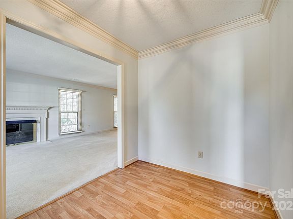 4th image of 7532 Red Oak Ln