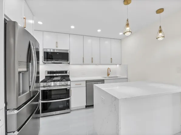 555 Kappock Street image 3 of 17