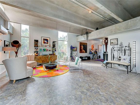 5th image of 1002 Tara Vista Dr