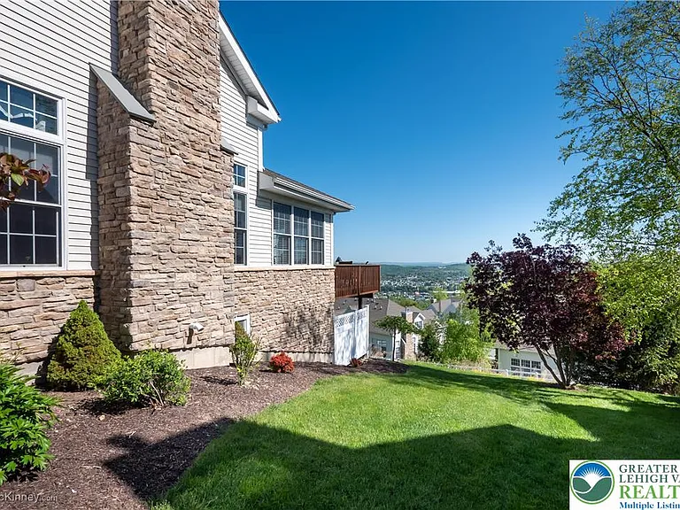 290 Inverness Cir — Photo 2