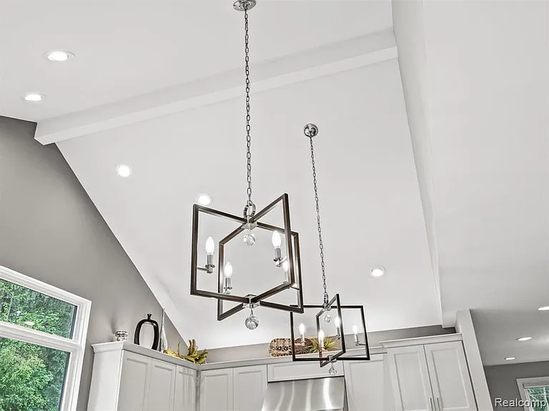 3511 Lakecrest Dr — Photo 32