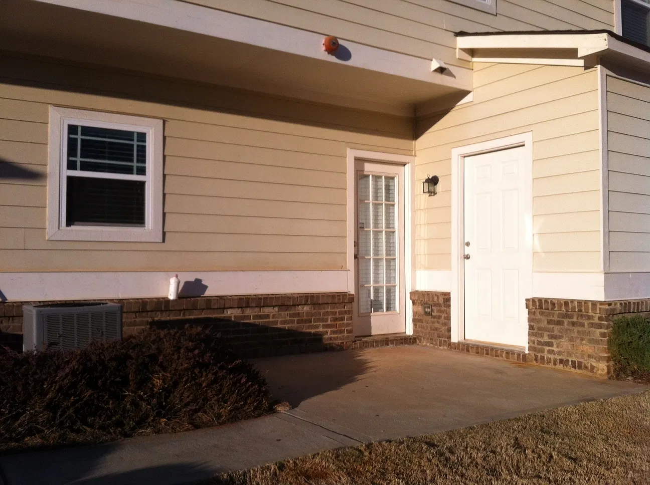 Spacious 3-Bedroom Townhome in Whitehall Village | Pre-Leasing for August 2027! — Photo 3