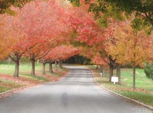 2 Overlook Rd, Glen Cove, NY 11542