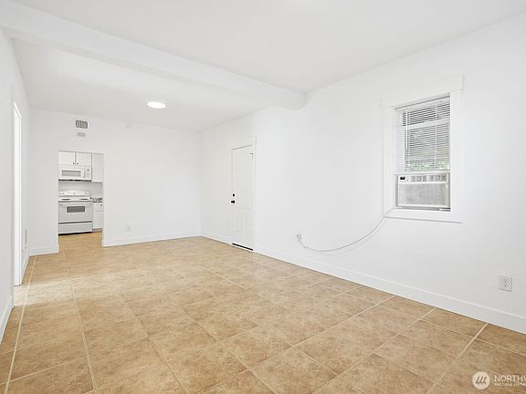 4th image of 904 La Salle Street