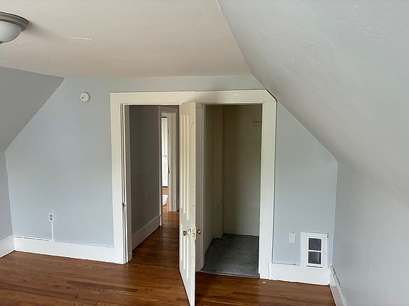 5th image of 715 Winton St