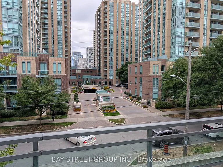 21 Olive Ave #Townhouse 201 — Photo 1