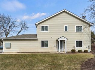 1614 Augusta Dr, Naperville, IL 60563