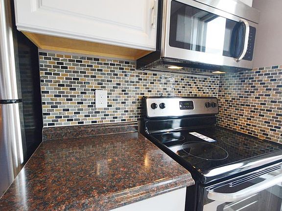 3rd image of 316 Parker St #2BR