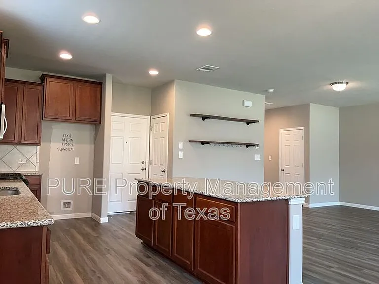 140 Earl Keen St — Photo 13
