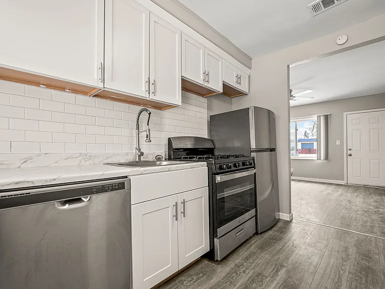 Ranch Apartment Homes in Great Troy Location — Photo 6