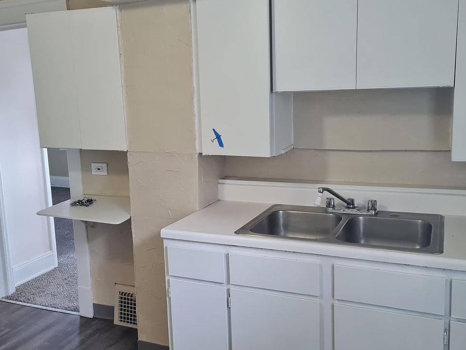 1st image of 4004 E 52nd St