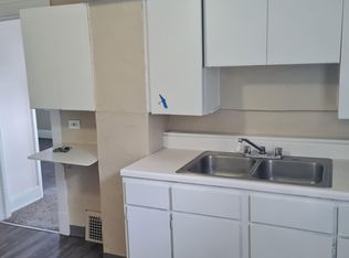 4004 E 52nd St, Newburgh Heights, OH 44105