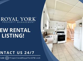 3370 Cardross Rd #1, Mississauga, ON L4X 2N2