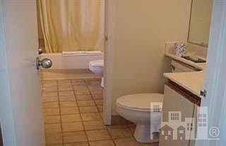 5th image of 2700 N Lumina #604