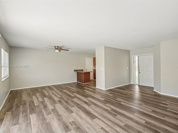 5th image of 1701 SE Cascella Ct