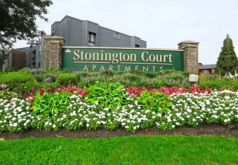 Stonington Court Apartments — Photo 1