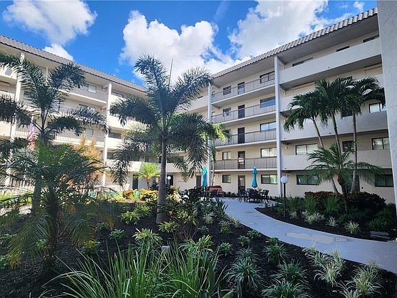 3rd image of 2121 Collier Ave APT 107