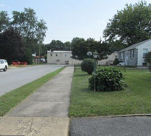 3rd image of 4 Court Dr