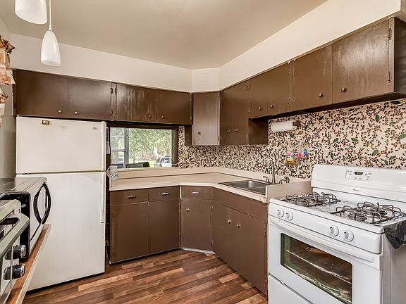 5th image of 9223 Lorel Ave
