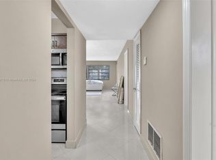 1450 NE 191st St APT 204, Miami, FL 33179