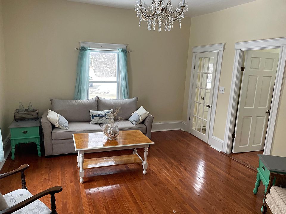 45 Lake Ave APT B, Rockland, ME 04841 | Zillow