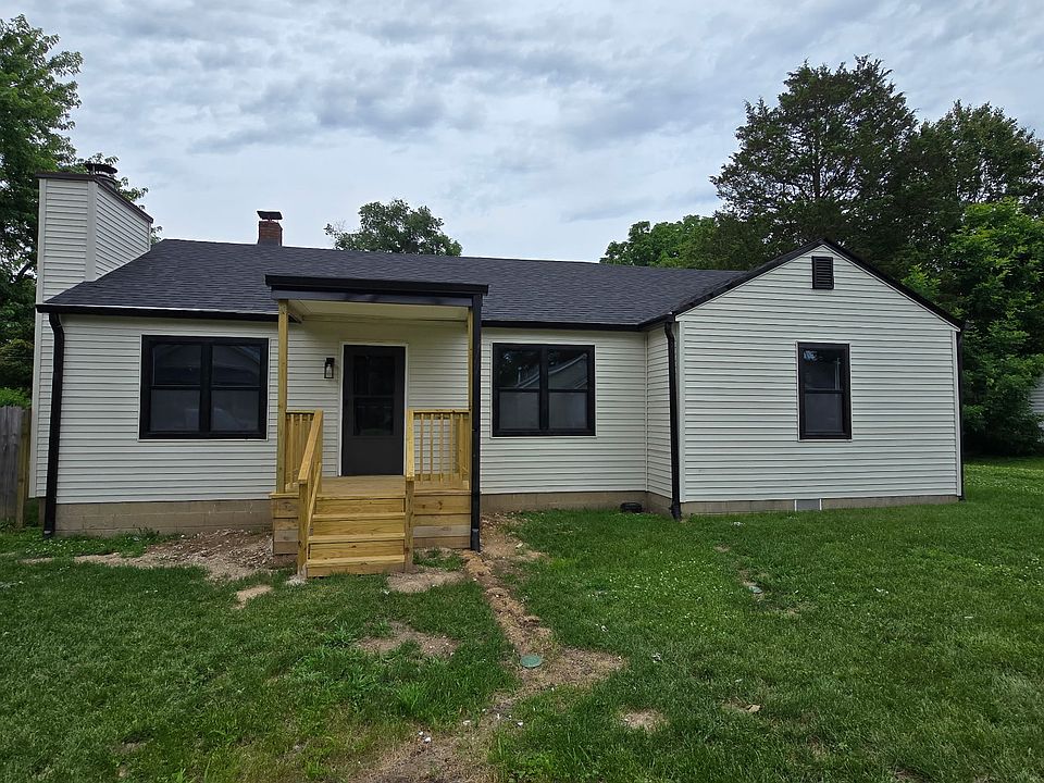 Front of house
New siding, windows, and walk-out front porch.