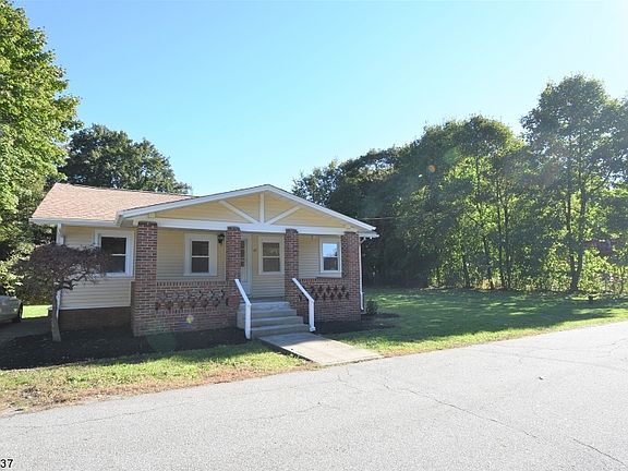 2nd image of 16 Stonewald Ct