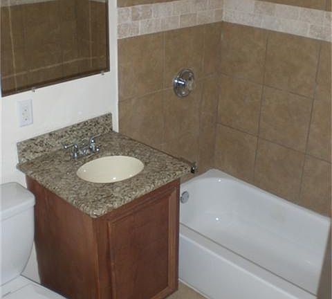 HALL BATHROOM WITH DECORATIVE TILE