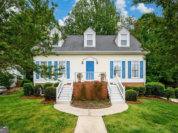 595 Long Oak Dr, Gainesville, GA 30501