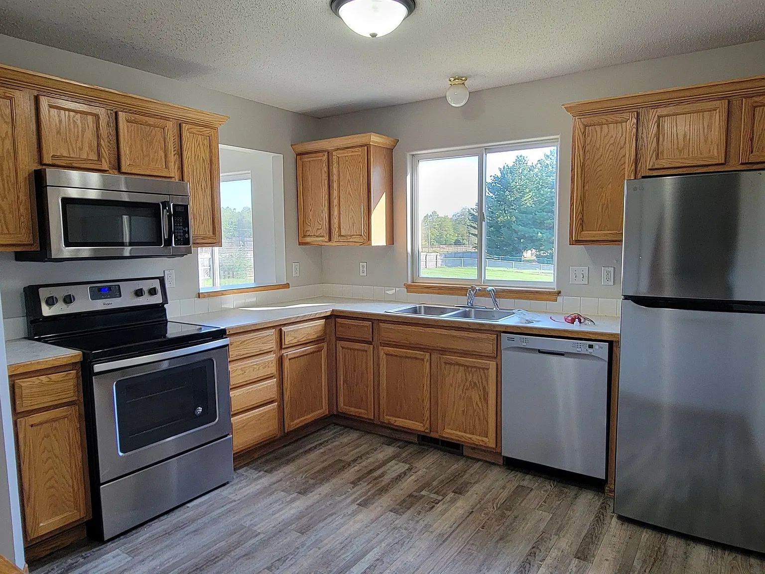 3 bed, 2.5 bath, 1400 sqft, $1,699 — Photo 4
