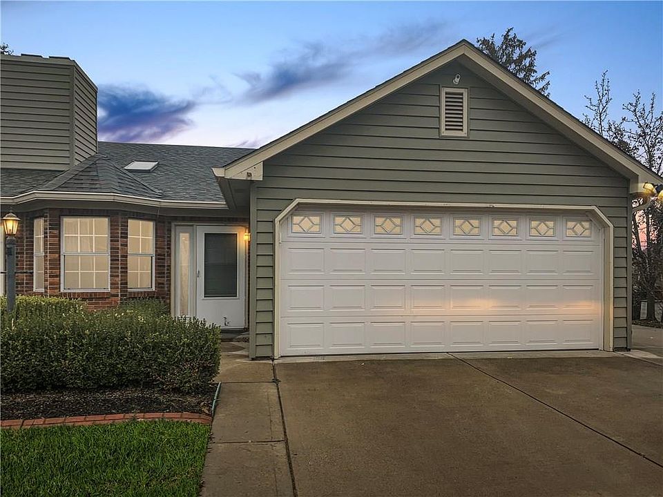 1st image of 13 Medina Dr